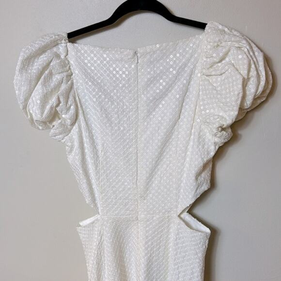 Elliatt White Midi Dress - Picture 11 of 15